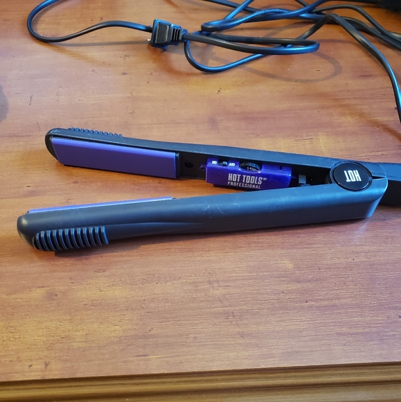 Hot Tools professional ceramic + tourmaline lightweight flat iron - Picture 6 of 7